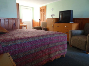 Jonathan Edwards Motel