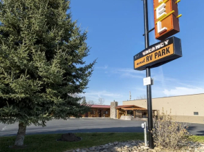 Holiday Motel & RV Park
