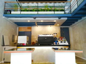 The Cavern Pod Hotel & Specialty Café - Hostel