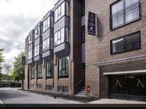 34 Cuppin Street - Luxury City Centre Apartment!