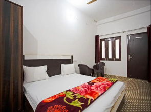 Green Pine by OYO Rooms