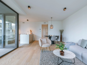 Stylish 2 Bedroom With Terrace and Parking