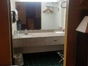 OSU King Bed AC WI-FI Coffee Private Hotel Unit 111 Booking