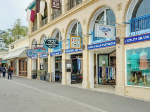 Dreamy Catalina Island Home, Walk to Beach & Ferry