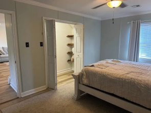 Friendly Home Near Downtown UL - Fenced Yard