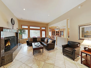 New Listing! Riverfront At River Glen W/ Hot Tub 3 Bedroom Home