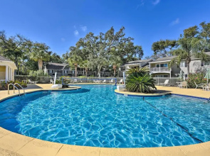 Resort-style Condo in St Simons ~ 1 Mi to Pier!