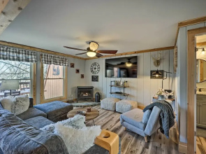 1 Mi to Skiing: Beech Mountain Condo w/ Fireplace!