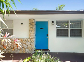 21 apartment 1 block from the beach unit 1