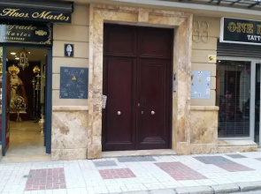 Calle Carretería & Pool