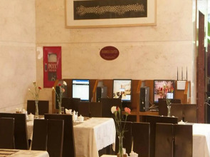 White Lotus Hotel Saigon