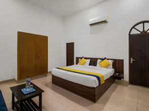 Itsy Hotels Om Pushp Residency