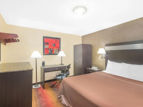 Howard Johnson by Wyndham Clifton NJ
