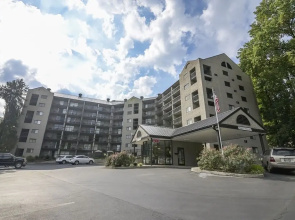 Olde Gatlinburg Place Unit 510 - Great Location! Close To Town! 1 Bedroom Condo by RedAwning