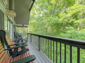 Return to Eden Cabin w/ Hot Tub: 4 Mi to Dollywood