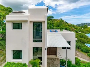 Close to beach and Ocean View House of Winds #1