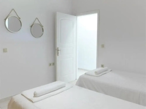 "kalamaki Plaza Apartments \"ptero\""