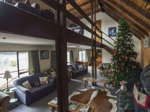 Adventure Lodge & Motel