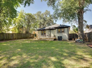 Walk to Dtwn: 'tyler Tudor' w/ Backyard