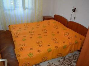 Lenka - Great Location & Free Parking - A1