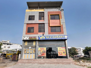 Capital O 82512 Vn Hotel And Restaurant