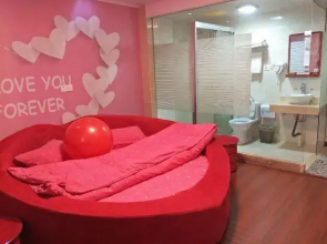 Zhenjiang passer-by house hotel
