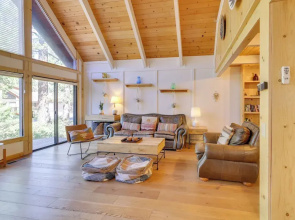 2 Mi to Skylandia Beach: Tahoe City Home w/ Deck