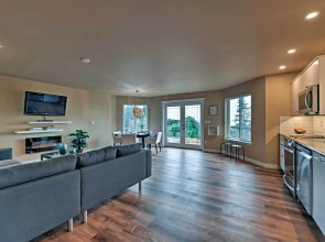 Airy Home Near Anacortes w/ San Juan de Fuca Views