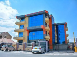 Unique Royal Hotel And Suites