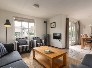 Stylish Thatched Villa with 2 Bathrooms near Giethoorn