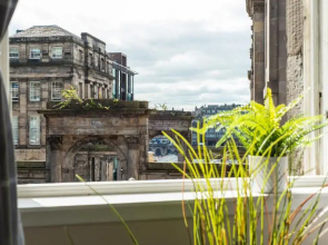 Downtown and central 1 bed in Edinburgh, sleeps 4