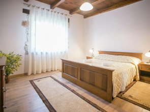 Nicely furnished apartment with communal pool on a horse ranch