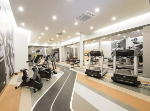 Crest Resort & Pool Villas