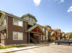 Tarn Landing  C-5 1 Bedroom Condo by RedAwning