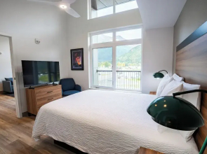 Chugach Naswik Suites