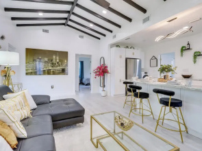 Stylish Miami Home: 2 Mi to Intracoastal Waterway!
