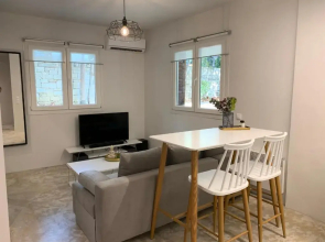 Renovated apartment in Kifissia Center near Metro G25