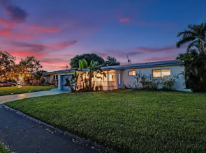 Hollywood Luxurious Villa w Heated Pool