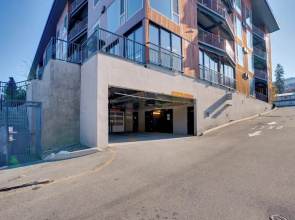 Resort-style Condo w/ Lake Chelan & Mtn Views
