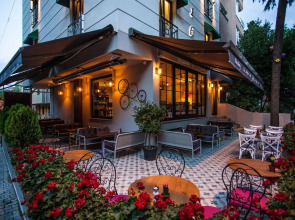 Juliet Rooms & Kitchen