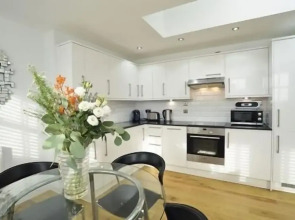 Ei8ht Brighton Apartments