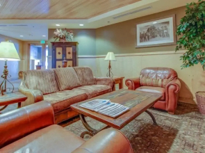 1 Bedroom Mountain Condo in the Heart of River Run Village within walking distance to ski lift