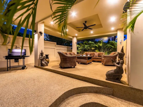 5 Bedroom Pool Villa Close To Town H5