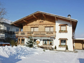 Modern Apartment in Uderns Near Ski Area