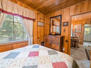 Cozy On Rainbow - Delightful Property In A Quite Residential Area! Perfect Mountain Getaway! 2 Bedroom Cabin