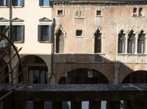 Piazza dei Frutti Flat