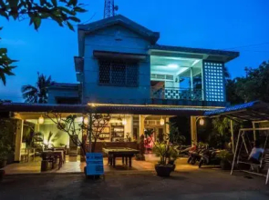The Art Guesthouse And Massage