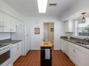 Treasured Times Beach House 3 Bedroom Home by RedAwning, Clearwater Beach