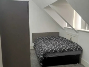 Remarkable 2-bed Penthouse in Wolverhampton