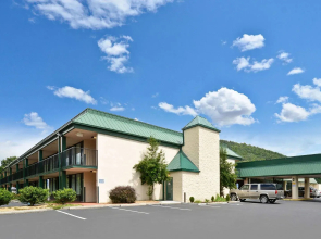 Hotel Red Rose by Townhouse Covington I-64